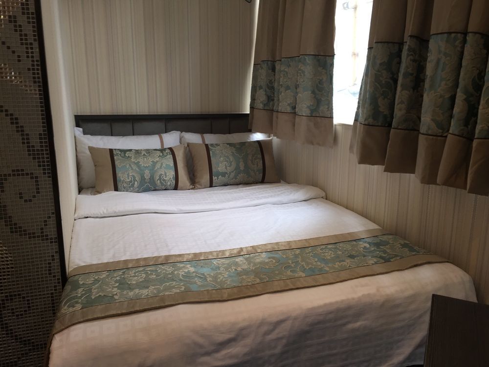Seasons Hotel Hong Kong Dış mekan fotoğraf