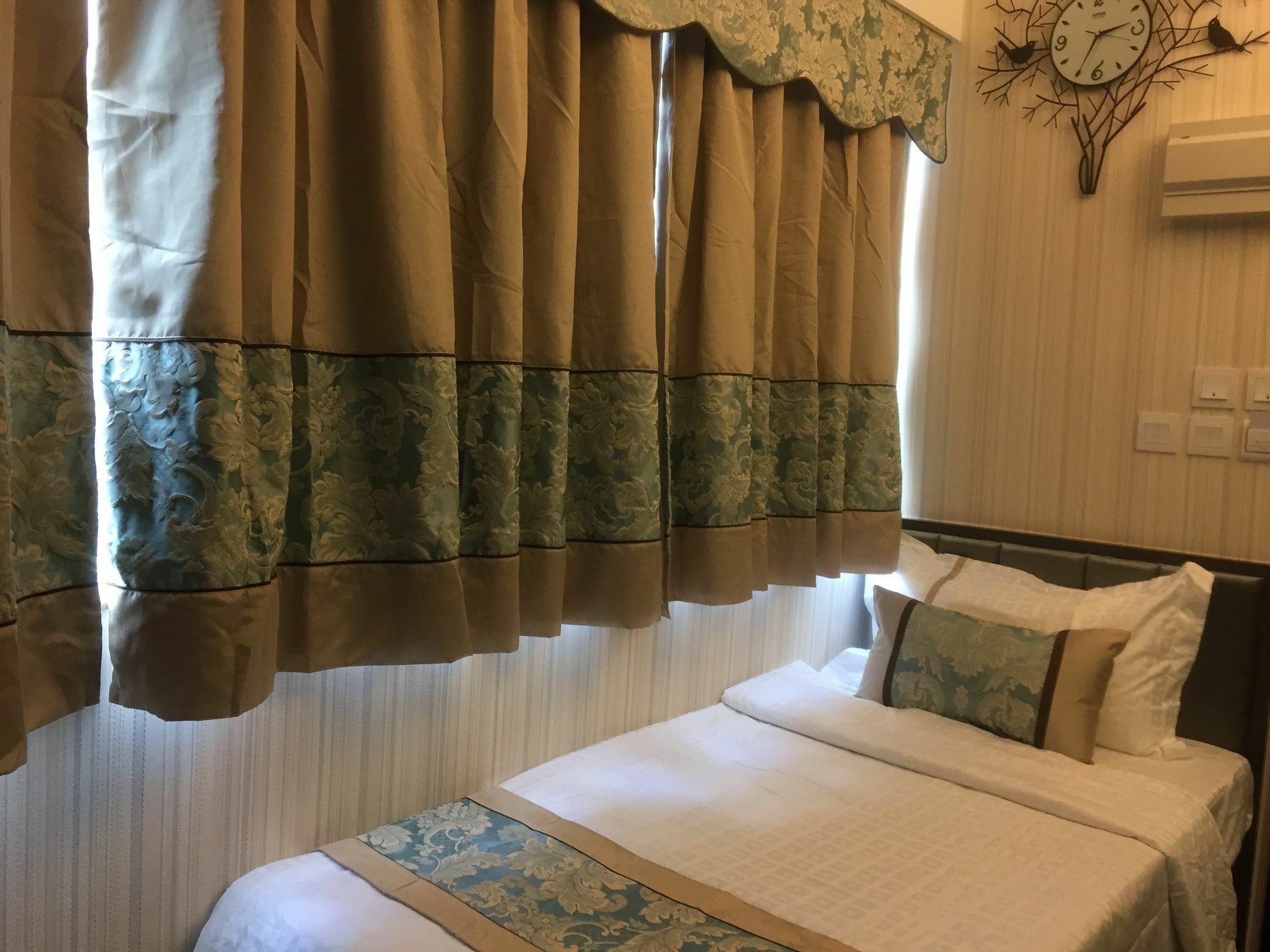 Seasons Hotel Hong Kong Dış mekan fotoğraf