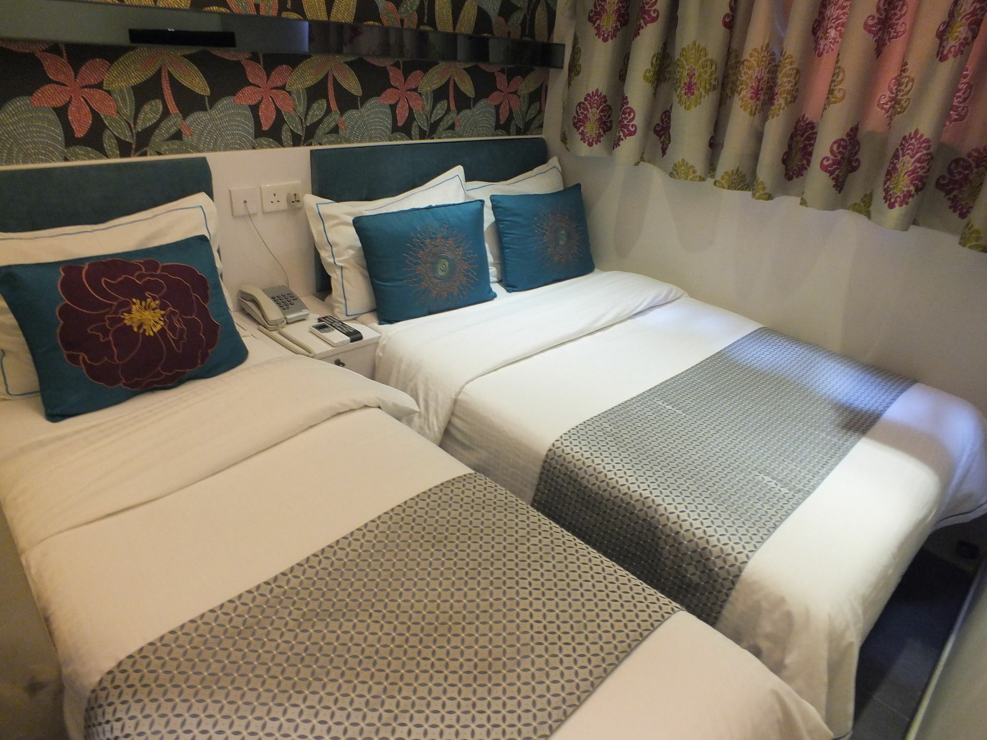 Seasons Hotel Hong Kong Dış mekan fotoğraf